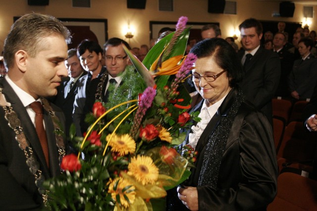 Rok 2011. Tytuł Honorowego Obywatela Piły odbiera Aleksandra Błażejewska.