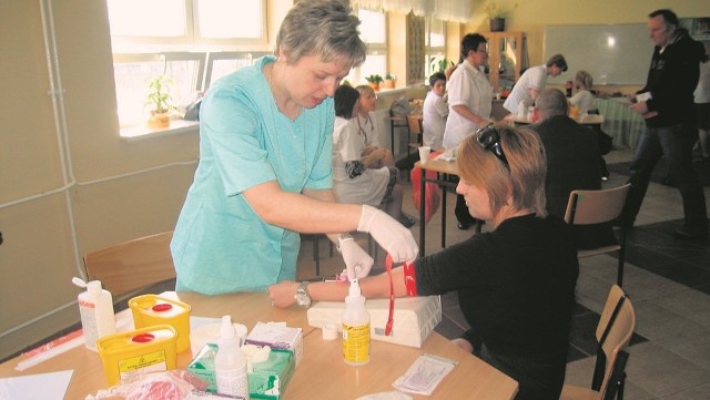 Dni dawcy szpiku odbywają się w  Polsce regularnie, ostatnio w Tomaszowie zgłosiło się ok. 300 chętnych