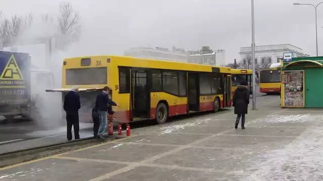 Płonący autobus w Kielcach