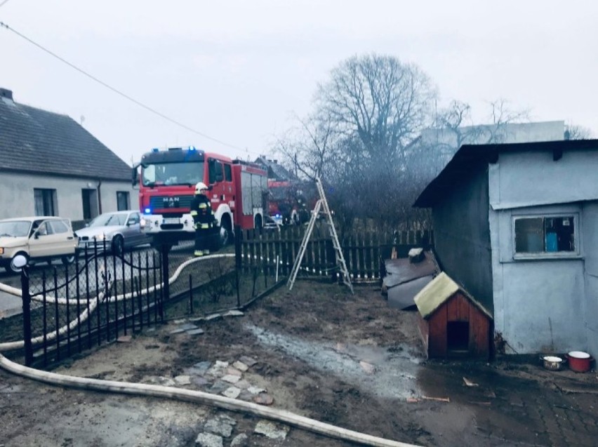 Gm. Wronki: Pożar domu w Popowie. Rodzina została bez dachu nad głową [ZDJĘCIA]