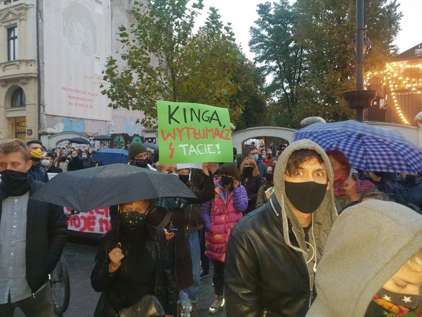 Protesty w Łodzi i w regionie w piątek (23.10) po decyzji Trybunału Konstytucyjnego, dotyczącej zaostrzenia przepisów aborcyjnych