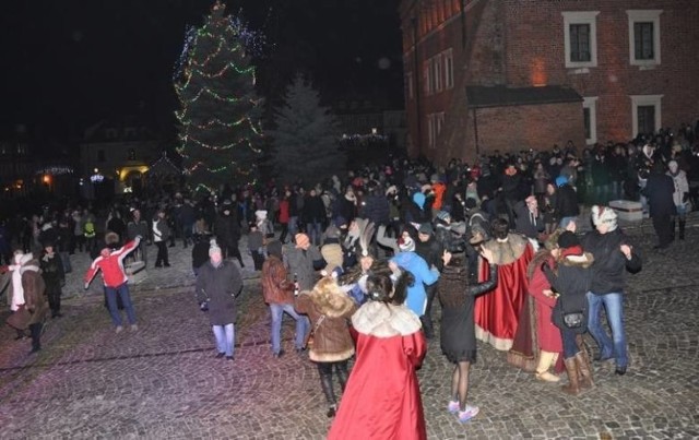 Bez tradycyjnego poloneza z udziałem Rycerstwa Chorągwi Ziemi Sandomierskiej i wspólnej zabawy  odbędzie się tegoroczne powitanie Nowego Roku na Rynku Starego Miasta w Sandomierzu.
