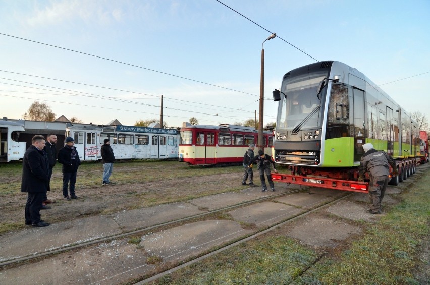 GORZÓW. Pierwszy nowy tramwaj już w Gorzowie [ZDJĘCIA]