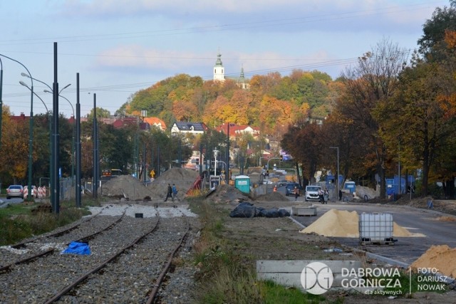 W Dąbrowie Górniczej trwa przebudowa i wymiana torowiska tramwajowego na odcinku ponad pięciu kilometrów 

Zobacz kolejne zdjęcia/plansze. Przesuwaj zdjęcia w prawo naciśnij strzałkę lub przycisk NASTĘPNE