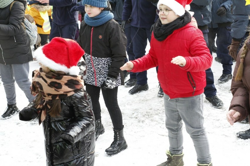 Mikołajki 2023. Dzieci przekonały Grincha na Placu Wolności w Koninie do świąt Bożego Narodzenia [ZDJĘCIA, WIDEO]