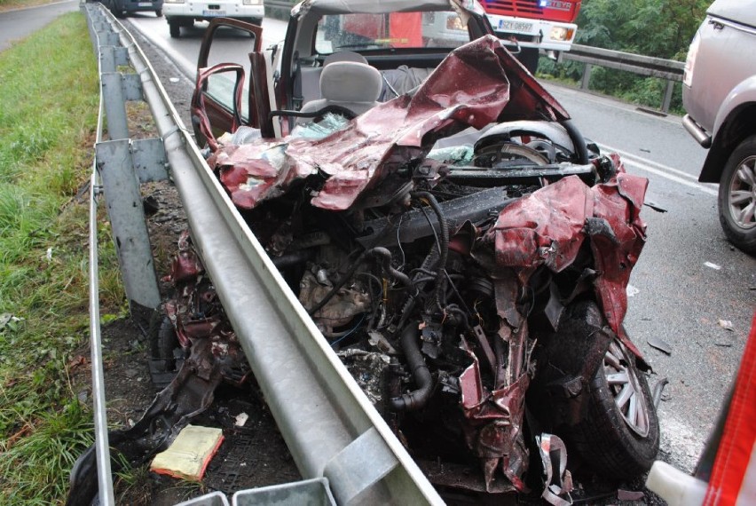 Wypadek na ul. Zielonej w Węgierskiej Górce. Jedna osoba nie żyje