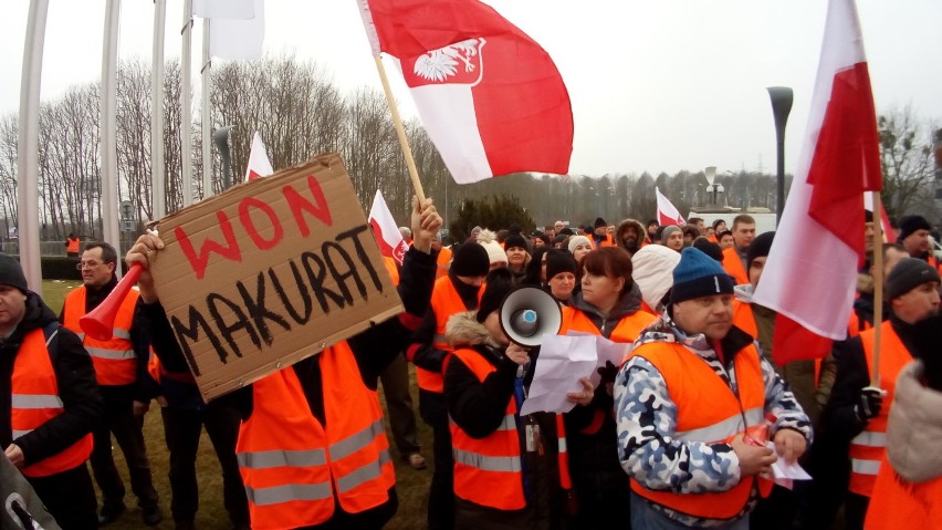 Protest spółki Lotos Kolej. Związkowcy czekają na decyzję zarządu [ZDJĘCIA, WIDEO]