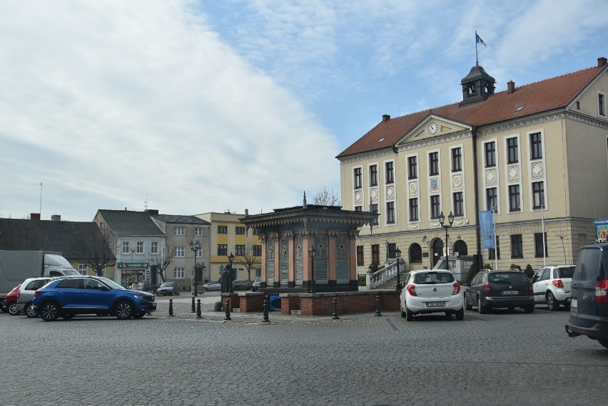 Grodzisk - miasto w dobie koronawirusa. Opustoszały ulice i rynek