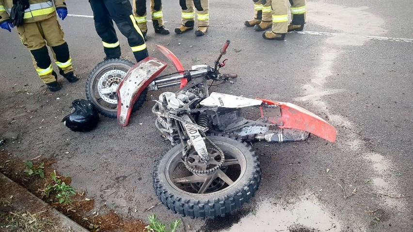 Motocyklista, który uderzył w drzewo w Brzostowie miał na swoim sumieniu całą listę przewinień