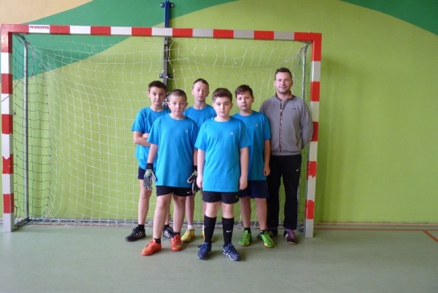 Żarki: Andrzejkowy turniej piłki nożnej halowej uczniów szkół podstawowych