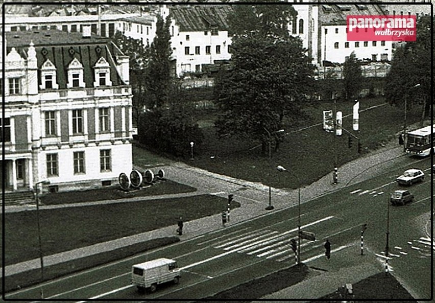 W latach 1978-2004 koła stały przy pałacu Tielscha na Starym...