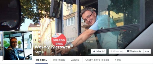 Robert Chilmończyk za kierownicą autobusu bawi pasażerów w Warszawie