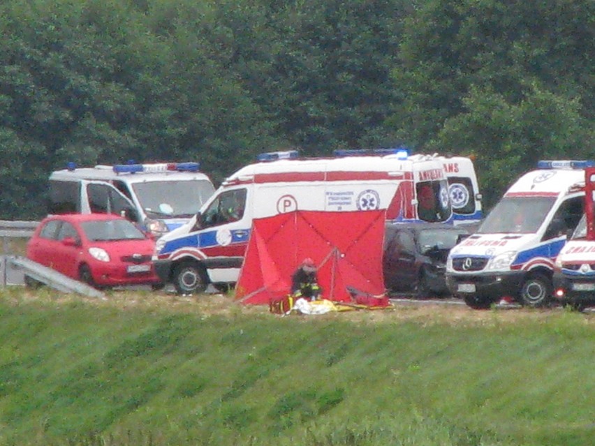 Wypadek w Żorach: 4 dzieci w szpitalu. Kobieta nie żyje