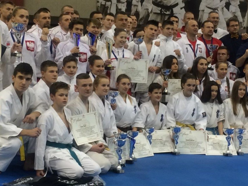DKK: kolejne medale dąbrowskich karateków [ZDJĘCIA]
