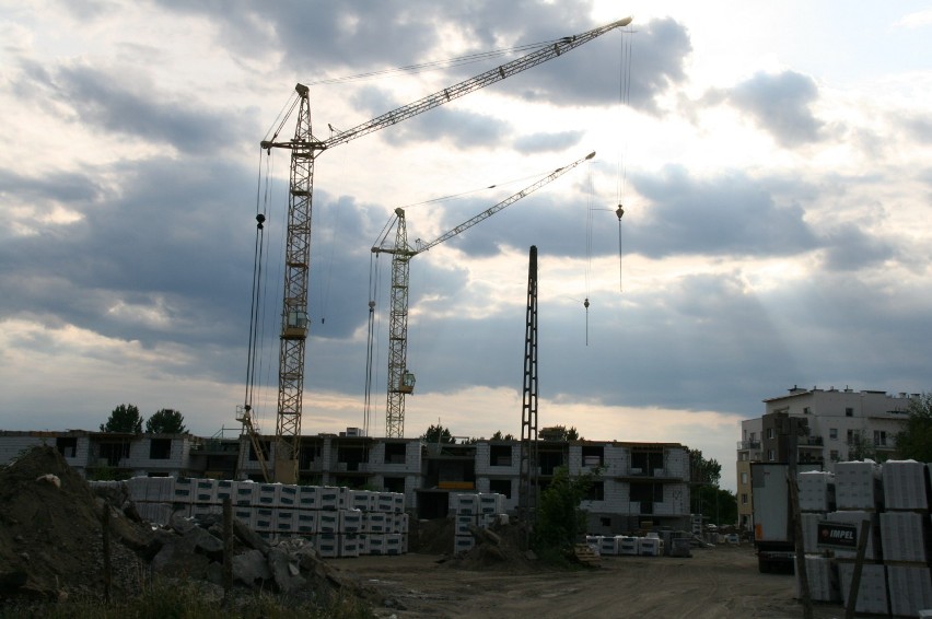 Czerwiec 2011: Ulica Stefana Batorego - Zielona Góra rośnie w górę