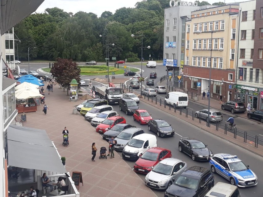 Korek na ulicy Wyszyńskiego w Stargardzie. To efekt otwarcia drogi pod wiaduktem 