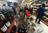Złodziej w markecie w Pleszewie. Chciał ukraść alkohol za blisko 200 złotych! Mężczyzna został ukarany mandatem karnym