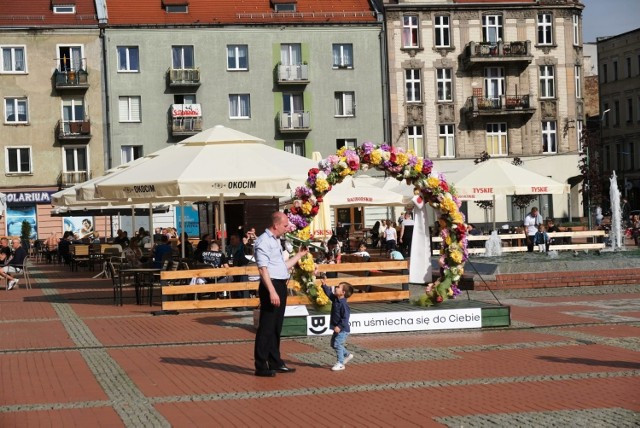 Na bytomskim rynku czekało kilka atrakcji  w ramach „Przygrywki do Tryptyku Powstańczego”, wydarzenia zorganizowanego w z okazji obchodów 100-lecia III Powstania Śląskiego.

Zobacz kolejne zdjęcia. Przesuwaj zdjęcia w prawo - naciśnij strzałkę lub przycisk NASTĘPNE