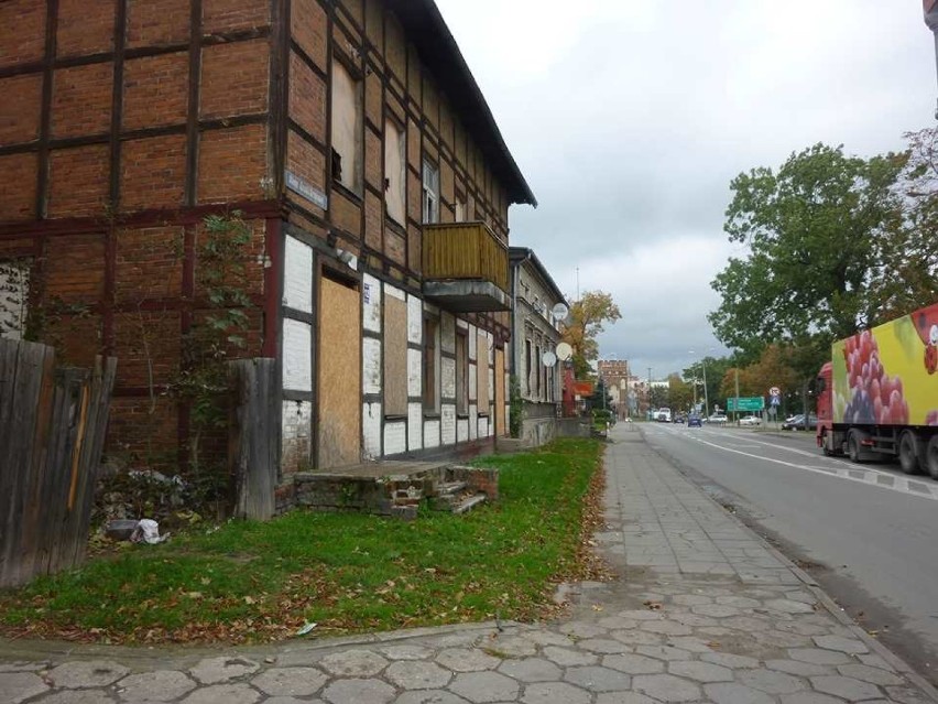 Malbork. Nowy budynek przy ul. Armii Krajowej [ZDJĘCIA]. Tak było - tak jest. Dawniej ruina, dziś dom wzniesiony od podstaw