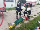 Strażacy gasili fabrykę mebli w gminie Szczerców. Na szczęście to były tylko ćwiczenia [ZDJĘCIA]