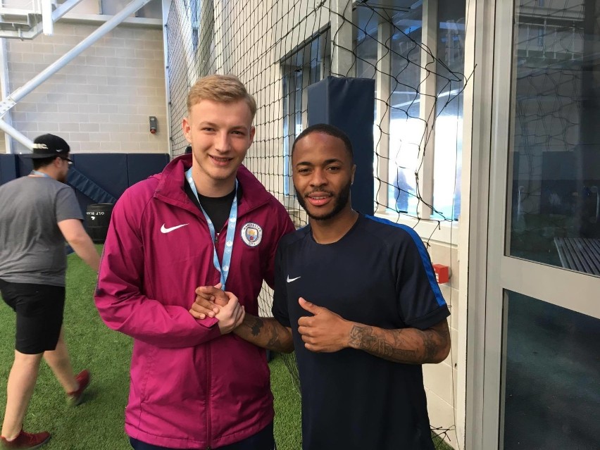 Nie tylko grając w piłkę, można się wybić w futbolu. Chłopak z naszego regionu założył Polish Football Academy