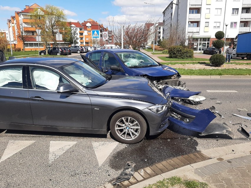 Kolizja, dachowanie i pijani kierowcy. Świąteczny weekend na drogach powiatu grodziskiego 