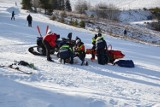 Sądeccy policjanci na nartach apelują o rozwagę na stoku przed kamerą TVP