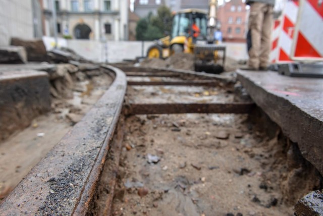 Zabytkowe torowisko tramwajowe odkryto przy Katowni w Gdańsku