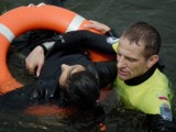 Akcja ratunkowa na Kanale Bydgoskim. Mężczyzna dryfował na krze. Nie przeżył