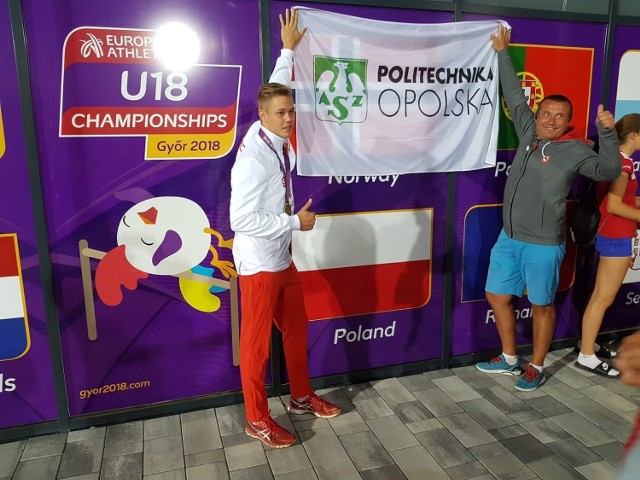 Podczas finałowej gali plebiscytu "Sportowiec Roku NTO 2018", odbywającej się w Teatrze im. Jana Kochanowskiego, poznaliśmy wybór kapituły w najbardziej prestiżowych kategoriach. Zobaczcie, kto został Talentem i Trenerem Roku, a także kto znalazł się na podium w kategorii Sportowiec Roku.

Oszczepnik AZS-u Politechniki Opolskiej w wielkim stylu sięgnął po tytuł mistrza Europy do lat 18. Zwyciężył z wynikiem 80,01 m, ustanawiając tym samym nowy rekord mistrzostw Europy w tej kategorii wiekowej. Brał też udział w Młodzieżowych Igrzyskach Olimpijskich w Buenos Aires. Tam jednak szyki mocno pokrzyżowała mu kontuzja, ale nie zmienia to faktu, że nie tylko Opolszczyzna, ale i cała Polska w końcu może doczekać się znakomitego specjalisty w rzucie oszczepem. Kapituła przyznała mu tytuł Talent Roku.