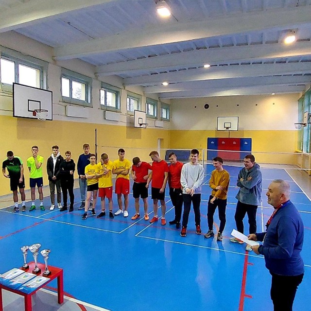 Mistrzostwa Powiatu Żnińskiego w badmintonie chłopców ze szkół ponadpodstawowych.