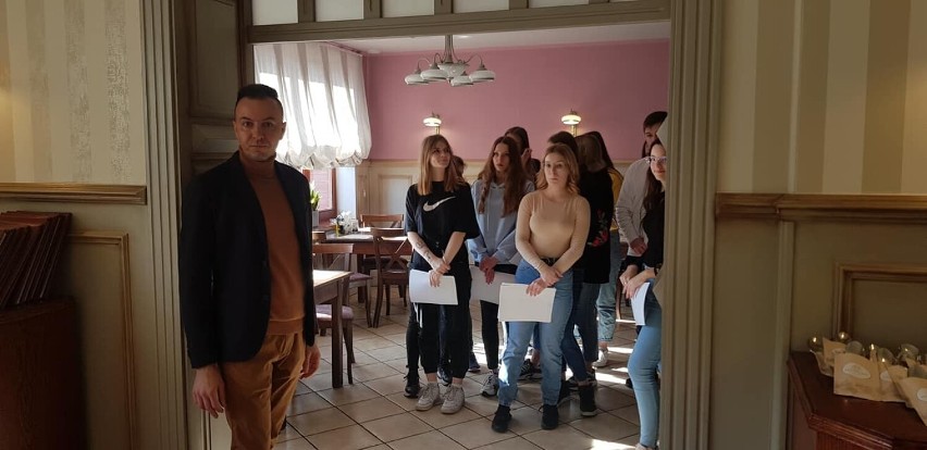 Krotoszyn: Wizyta w hotelu i poznawanie tajników przyszłego zawodu przez uczniów ZSP nr 3 w Krotoszynie