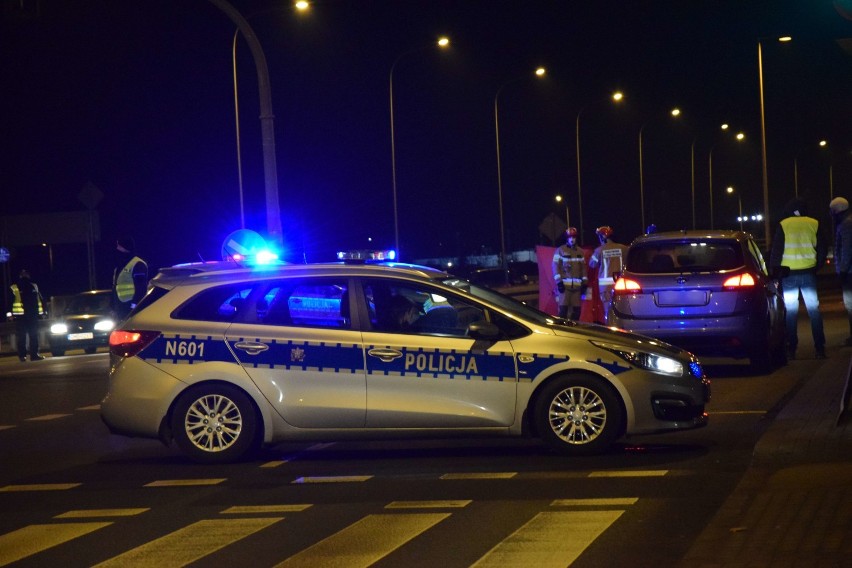 Malbork. Wypadek na al. Rodła. Śmiertelnie potrącony mężczyzna na przejściu dla pieszych [ZDJĘCIA]