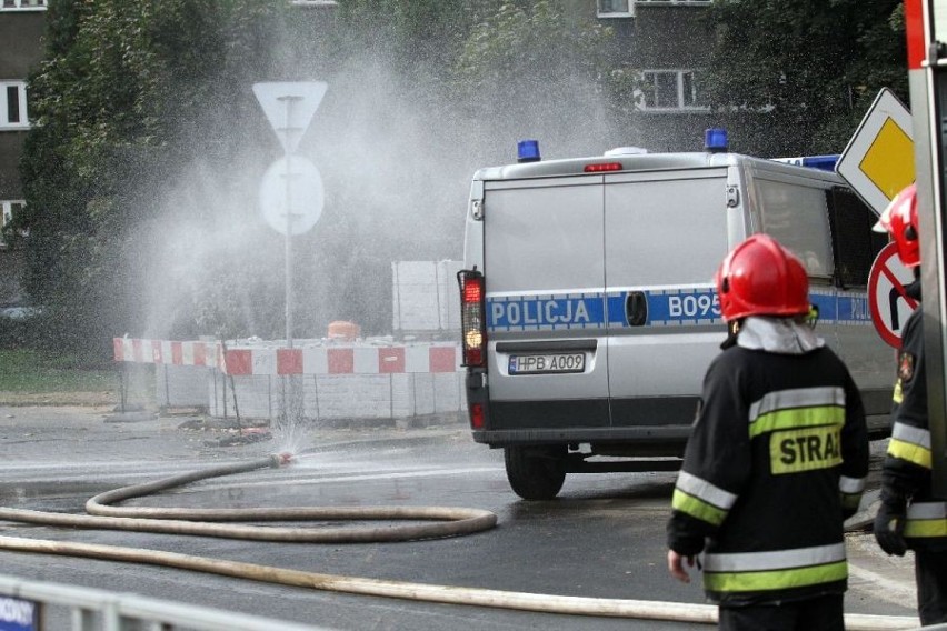 Wrocław: Wyciek gazu na Nankiera. Robotnicy uszkodzili magistralę (ZDJĘCIA)