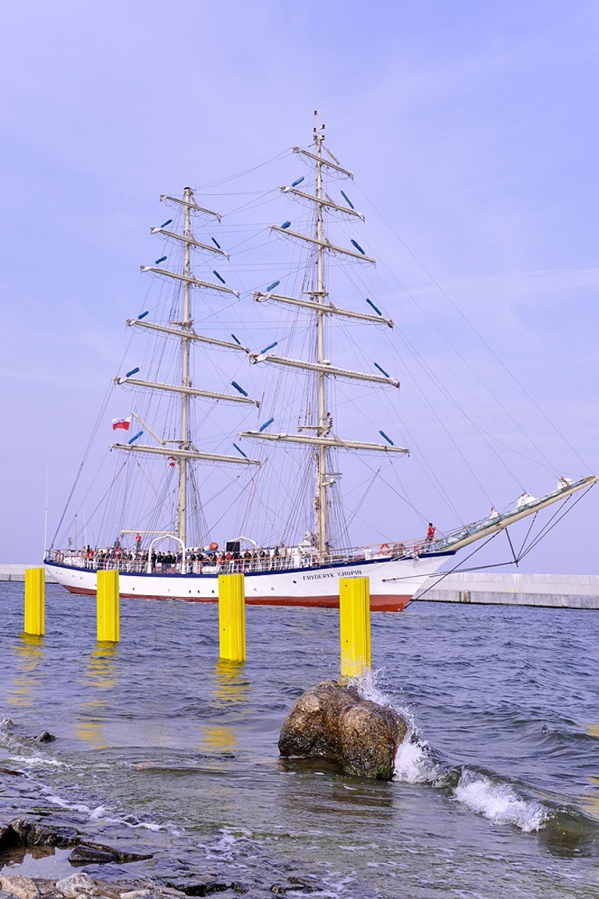 Parada statków uczestniczących w Culture 2011 Tall Ships...