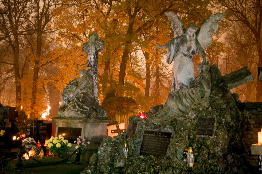 Cmentarze 1 listopada i ich magiczna aura