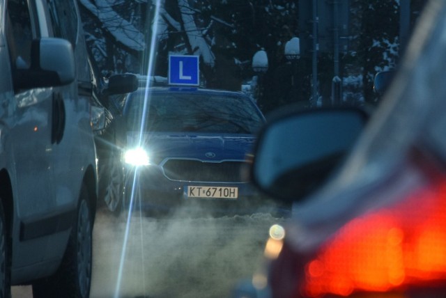 Zimowe warunki na drogach Tarnowa utrudniają a w przypadku motocykli uniemożliwiają przeprowadzanie egzaminów praktycznych na prawo jazdy