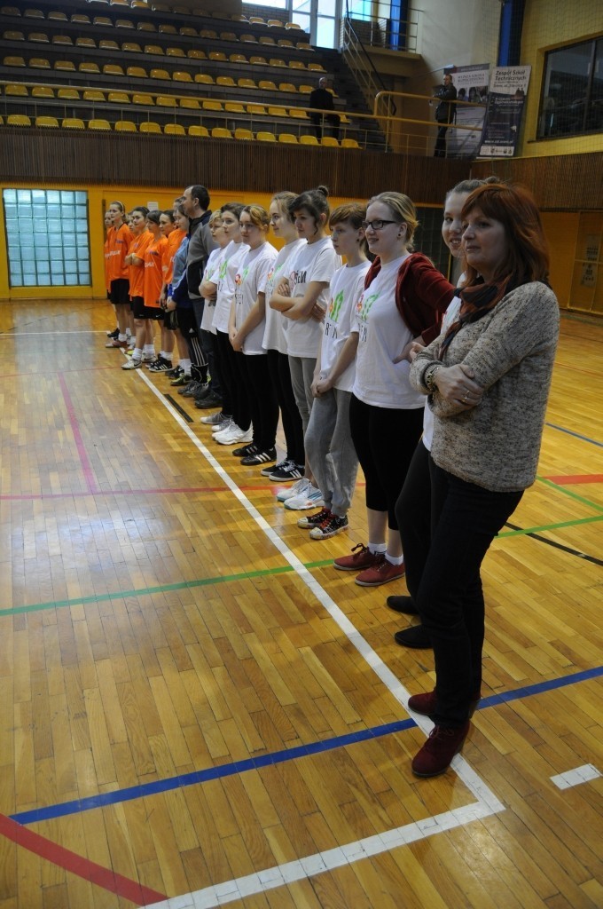 Otwarty turniej z okazji Dnia Kobiet w piłkę nożną dziewcząt szkół powiatu śremskiego [ZDJĘCIA]