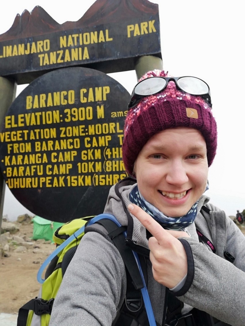 Rok temu przeszła operację kręgosłupa i z trudem chodziła. Teraz zdobyła Kilimandżaro!