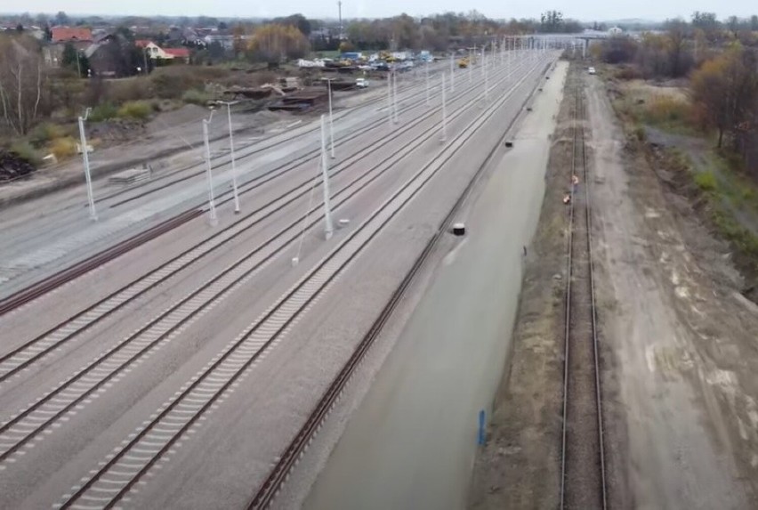 Trwa modernizacja stacji w Oświęcimiu i linii kolejowej 93,...