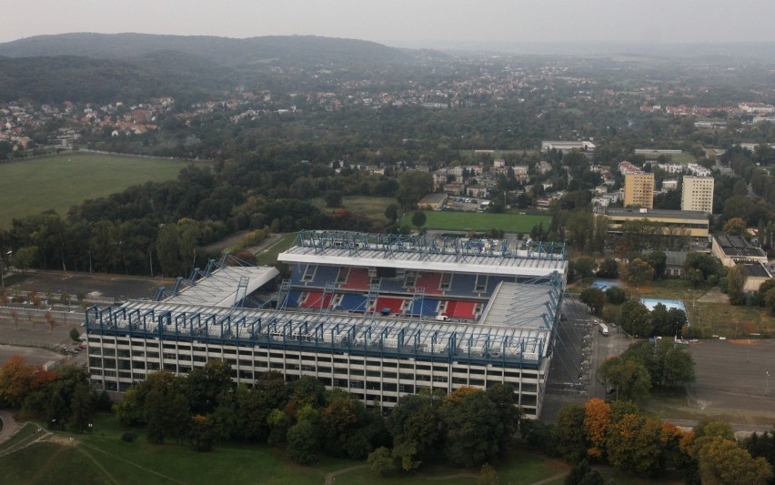 Kraków. Miasto podpisało umowę na biura i parkingi na stadionie Wisły, zanim jeszcze zaczęły się konsultacje 