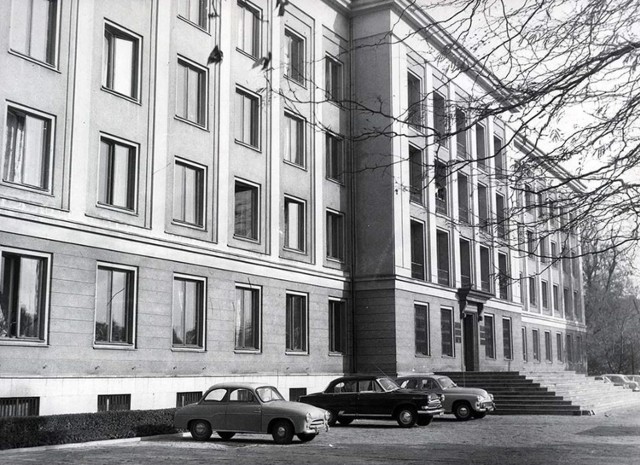 1967, Ówczesny gmach KW PZPR. Dziś Rektorat Uniwersytetu Medycznego