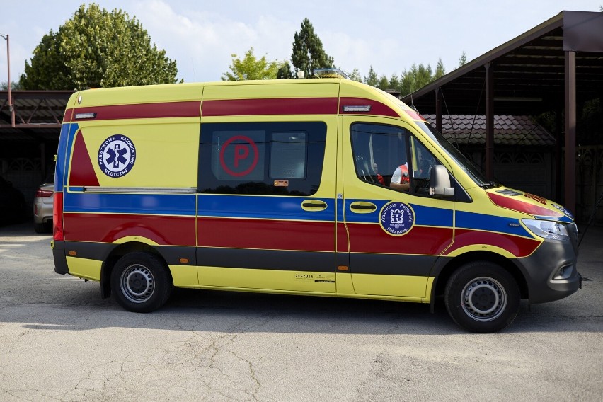Ratownicy z Hutek otrzymali nowy ambulans