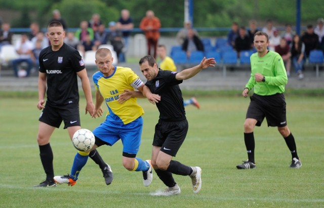 W przedostatniej kolejce jarosławskiej okręgówki, MKS Radymno przegrał u siebie z Promykiem Urzejowice 0:2 (0:0). Zobaczcie zdjęcia z tego meczu.

Zobacz także:
JKS Jarosław zdobył wojewódzki Puchar Polski
