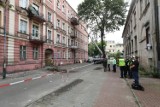 Tragiczny wypadek w Sosnowcu. Lokatorzy nadal nie wrócili do kamienicy, z której oderwał się balkon. Prokuratorskie śledztwo trwa 