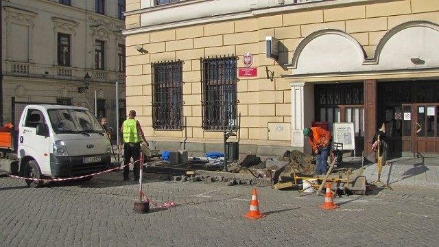 Remont chodnika w Cieszynie. Pierwszy etap potrwa do końca października