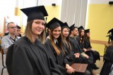 UE Jelenia Góra. 250 absolwentów jeleniogórskiego wydziału z dyplomami. (FOTO I LISTA PRYMUSÓW)