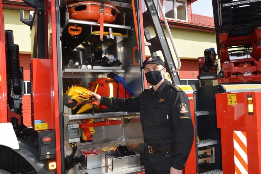 Skarżyscy strażacy mają najnowocześniejszy wóz bojowy w regionie. Kosztował 2,5 miliona [ZDJĘCIA, WIDEO]
