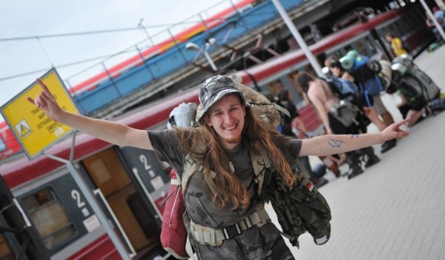 PolAndRock Festival 2019 - jak co roku tysiące uczestników dojadą do Kostrzyna nad Odrą pociągami. Sprawdź rozkład jazdy i ceny biletów.
