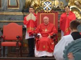 Biskup obmył nogi skazanym